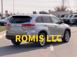 Gris, para Highlander 2023, SUV de 7 Plazas, Automático, Volante a la Izquierda, Vehículo Familiar, Aleación de Aluminio R17, Tapicería Oscura para Uso Urbano - Product Image 3