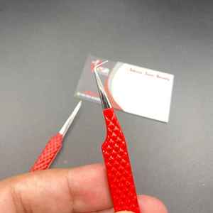 แหนบต่อขนตาแบบด้ามจับเพชร90องศาแบบกำหนดเองสไตล์คลาสสิกแหนบปลายแหลมสีแดงคงทน - Product Image 3