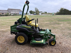 ซื้อเครื่องตัดหญ้า John Deere Z994R รุ่นปี 2024 ทรงพลัง ออกแบบมาเพื่อความแข็งแกร่ง เหมาะสำหรับทุกสนามหญ้า มีสินค้าในสต็อกและจัดส่งรวดเร็วในราคาขายส่ง - Product Image 3