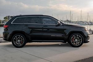 Jeep Grand Cherokee SRT 2014 d'occasion en bon état, 1 propriétaire depuis 2015, moteur Hemi V8 6,4 litres, transmission intégrale, non modifiée - Product Image 2