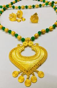 Conjunto de collar y collar de joyería de moda de tela india, set de joyería de 24K con plumas de pavo real y perlas chapadas en oro y plata - Product Image 2