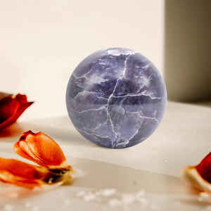 Esfera de iolita inyectada en sangre de cristal de alta calidad Feng Shui Bola de ágata metafísica curativa tallada para decoración del hogar al por mayor - Product Image 6