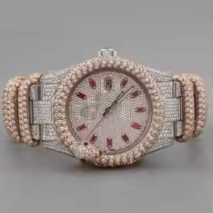 Elegante reloj de cuarzo para hombre con patrón de serpiente de oro rosa con esfera analógica personalizada VVS Moissanite Diamond - Product Image 5