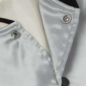 Blouson de baseball pour hommes personnalisé veste universitaire en satin avec doublure matelassée logo brodé col montant en toile pour l'hiver - Product Image 5