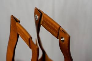 Stylish Luxury Leather <b>Wine</b> Carrier With Strap Durable Waterproof Protective Dustproof Gift Packaging Sleeve <b>Wine</b> WBL-0016 - Product Image 5