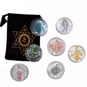 Pendules Reiki arc-en-ciel ensemble de pierres précieuses inspirantes Agen Chakra Styles d'amour sculptés à la main bol motif technique de gravure - Product Image 2