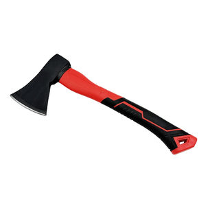 Hacha con mango de goma roja 45 #   Hacha de exterior de acero al carbono, plana, de peso normalizado, con longitud nominal, modelo, tipo de corte, origen y ubicación del material. - Product Image 1
