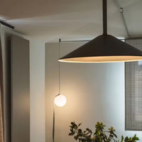Produit populaire : Lampe sur pied moderne à rail LED pour décoration intérieure, avec télécommande