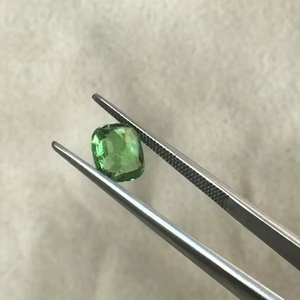 Pierre précieuse Tsavorite naturelle taille coussin 1,48 carats, qualité AAA avec lustre AAA et couleur vert vibrante, coupe et polissage parfaits - Product Image 5