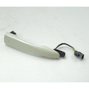 MANIGLIA ESTERNA PORTA ANTERIORE DESTRA NISSAN Qashqai Serie HRA2DDT (14>) - Product Image 1