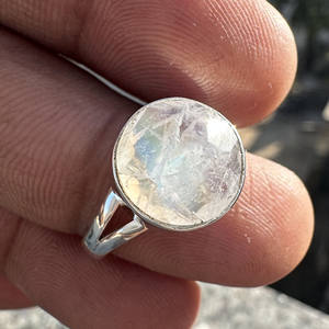 แหวนเงินแท้ 925 ประดับมูนสโตนทรงโรสคัทสีรุ้ง งานแฮนด์เมด - Product Image 2