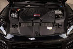 Cayenne GTS Coupé 2022, V8 Biturbo, Tracción en las Cuatro Ruedas, Paquete Deportivo Ligero, Mayormente sin Modificaciones - Product Image 6