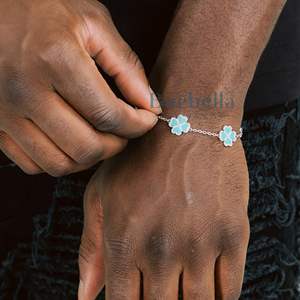 Pulsera de Trébol con Turquesa Helada de 13 mm para Hombre, Joyería Fina, Plata de Ley 925 Antideslustre, Chapada en Oro Blanco - Product Image 2