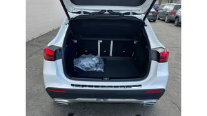 เมอร์เซเดส-เบนซ์ GLA 250 4MATIC ปี 2025 แฮทช์แบ็ก เกียร์อัตโนมัติ เทอร์โบ ขับเคลื่อนสี่ล้อ ภายในเบาะหนัง สภาพดีเยี่ยม รถมือสองที่ได้รับการรับรอง - Product Image 2