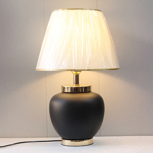 Lampe de table en céramique artistique lampe décorative faite à la main pour la chambre de bureau à domicile - Product Image 1