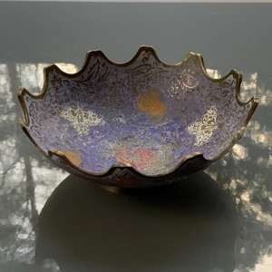 Bol de service décoratif à motif floral violet, vaisselle classique, parfait pour les occasions spéciales, présentation de table et cadeaux - Product Image 4