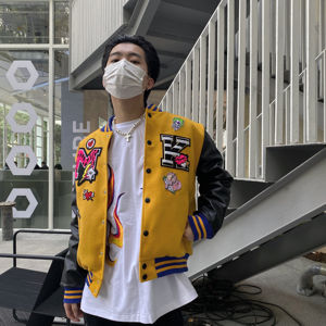 Chaqueta Universitaria de Béisbol de Lana Amarilla con Parches y Logotipo Personalizado para Hombre y Mujer, Chaqueta de Invierno Cortavientos con Logotipo Frontal para Hombre - Product Image 4