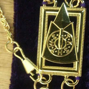 Collar de Cadena Past Masters Blue Lodge, Chapado en Oro sobre Terciopelo Azul, Regalia Masónica, Collares de Cadena Hechos a Medida - Product Image 5