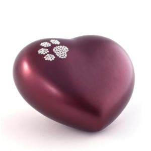 Urnes de crémation de coeur en laiton avec la conception blanche d'empreinte de patte et la couleur pourpre finie pour les urnes humaines de forme de coeur de cendres. - Product Image 1