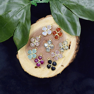 Encanto de diseño de flor de amazonita-Colgante de bisel chapado en oro con piedras preciosas en forma de corazón, colgante pequeño de cuatro piedras para la fabricación de joyas - Product Image 6