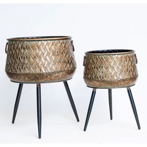 Elegante maceta de metal moderna con elegante acabado duradero, perfecta para plantas de interior y exterior, agrega un encanto elegante - Product Image 1