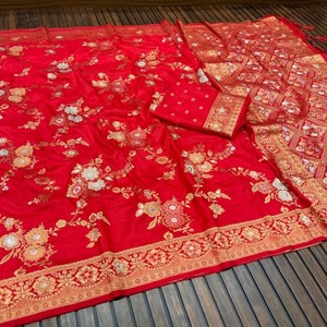 豪華なドラシルクサリー、重いザリ織りと豊かな装飾Palluプレミアムエスニックウェア、結婚式やフェスティバル用 - Product Image 2