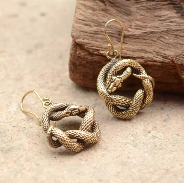 2023 vendeur chaud ethnique Viking boucles d'oreilles serpent pendantes mythologie nordique boucles d'oreilles serpent tribal pour les femmes en laiton de haute qualité