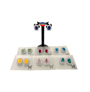 Vente en gros de boucles d'oreilles pour dames avec revêtement or et argent et incrustation de pierre AD étincelante, parfaites pour les vêtements ethniques et modernes - Product Image 1