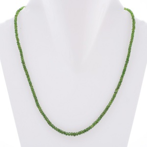 Collier de perles d'émeraude verte de qualité supérieure bijoux en pierres précieuses pour femmes brin de perles pour événements formels et styles de mode quotidiens - Product Image 1
