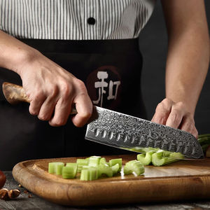 Cuchillo Santoku Profesional de Cocina de Acero de Damasco de 67 Capas con Mango de Sicomoro Figurado - Product Image 3