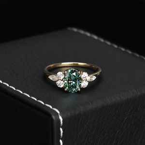 Anillo de Compromiso Único con Moissanita Color Verde Azulado, Elegante Anillo de Regalo de Aniversario para Mujer - Product Image 2
