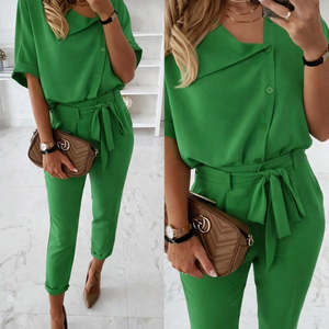 Ensemble deux pièces pour femme, chemisier en crêpe à manches courtes et col boutonné, pantalon assorti, 32308 - Vert - Product Image 1