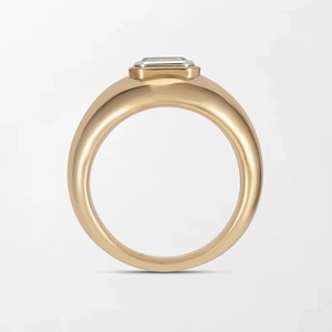 Anillo con Corte Esmeralda y 1 Diamante Cultivado en Laboratorio de 0.5 Quilates E-VS1 en Oro Amarillo de 18K para Regalo de Aniversario de Bodas - Product Image 2