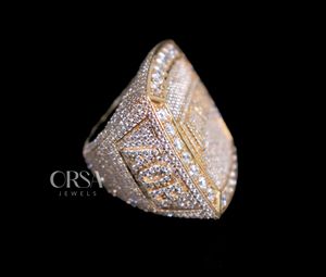 Diseño único Anillo de diamantes cuadrado de moda Joyería de hip hop en oro Plata o platino con diamante disponible para la venta - Product Image 5