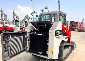 รถตักหน้าตีนตะขาบ Takeuchi TL8 แบบมีห้องโดยสารปิด /TL10V-2/TL11R3 รถตักล้อยางแบบ Skid Steer รับประกัน 5 ปี ชั่วโมงการใช้งานต่ำ ราคาดีที่สุด - Product Image 4