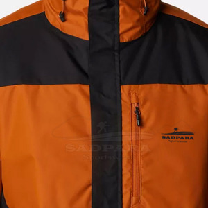 Veste de pluie en polyester à capuche pour hommes imperméable de haute qualité sur mesure pour la saison d'hiver vente en gros directe d'usine - Product Image 4