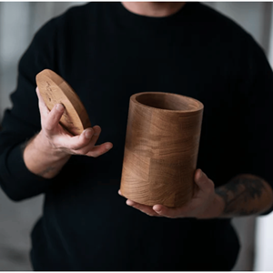 Urna de madera redonda de estilo americano OEM para cenizas, recuerdo conmemorativo de cachorro hecho a mano de suministros funerarios de Vietnam - Product Image 4