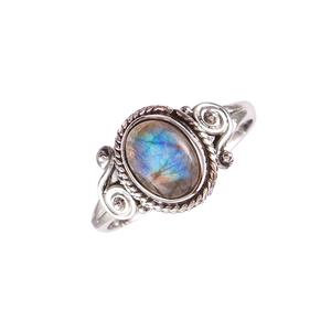 Bague fine en argent sterling 925 pour femme, sertie de labradorite ovale classique, faite à la main - Product Image 1