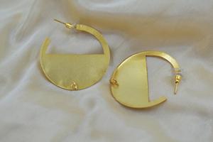 Los últimos pendientes de latón ligeros chapados en oro hechos a mano al por mayor para niñas y mujeres - Product Image 4