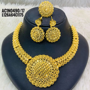 Collier court élégant en forme de breloque serti de boucles d'oreilles et bagues plaqué or 18 carats bijoux d'un gramme - Product Image 1