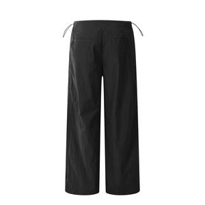 Pantalones cortavientos de nailon 100% para hombre al por mayor con bolsillos de carga con solapa lateral - Product Image 2