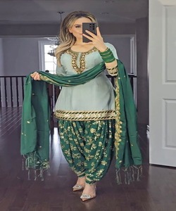 Caftan marocain élégant d'Arabie Saoudite avec Dhoti pour les femmes en robe de soirée en satin perlé avec broderie ouverte - Product Image 3