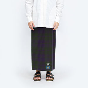 Jacquard Sarong BHS Sarong Classic Gold Motif C42 KDT Old Olive para adultos Asia y el Pacífico Sarong Indonesio para hombres - Product Image 1