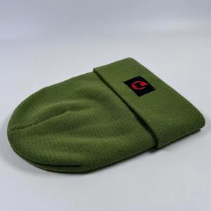 Bajo MOQ personalizado acrílico Beanie moda liso puños Toques para hombres propia marca parche verde invierno tejido sombrero al por mayor en blanco - Product Image 3