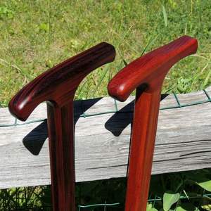 Precio HECHO A MANO Bastón de madera ajustable con múltiples nudos Bastón de madera fuerte para ancianos por Standard International - Product Image 1