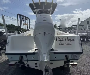 Bateau de pêche à console centrale polyvalent d'occasion 2008 pour les sports nautiques en haute mer, les loisirs, les aventures familiales, les embarcations marines 21 pieds avec remorque - Product Image 3