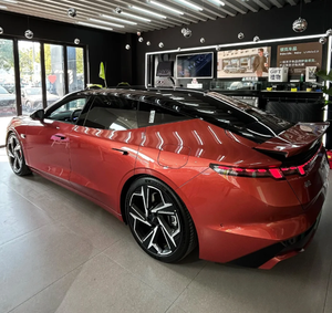 Sedán Eléctrico Usado de Largo Alcance (702 km), Motor de Alta Potencia (580 kW), Conducción Suave y Silenciosa, Asistencias Avanzadas para el Conductor, Suministrado desde Japón - Product Image 5