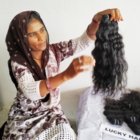 Pelo humano natural al por mayor precio de fábrica paquete ondulado trama sin procesar cutícula alineada cabello humano peruano virgen