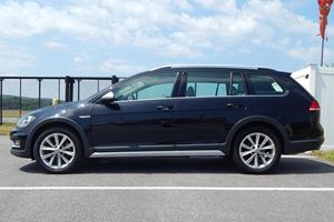 Volkswagen Golf Alltrack SE 2019 d'occasion, boîte manuelle 6 vitesses, turbo 4 cylindres, transmission intégrale, non modifiée - Product Image 3