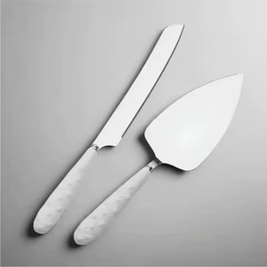 Ensemble de couteau et de serveur à gâteau en argent fait main simple, de qualité supérieure, en métal pour utilisation en restaurant - Product Image 3